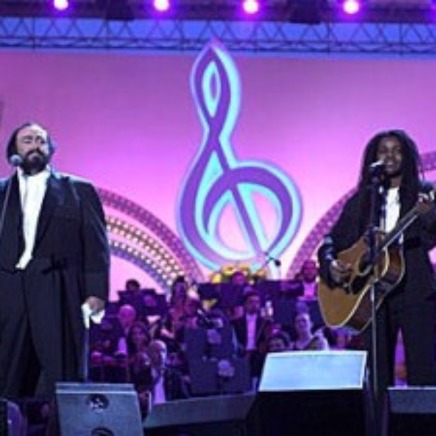 Tracy Chapman and Luciano Pavarotti – Baby Can I Hold You Tonight