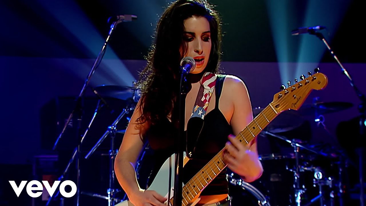 Amy Winehouse – Stronger Than Me (Live)